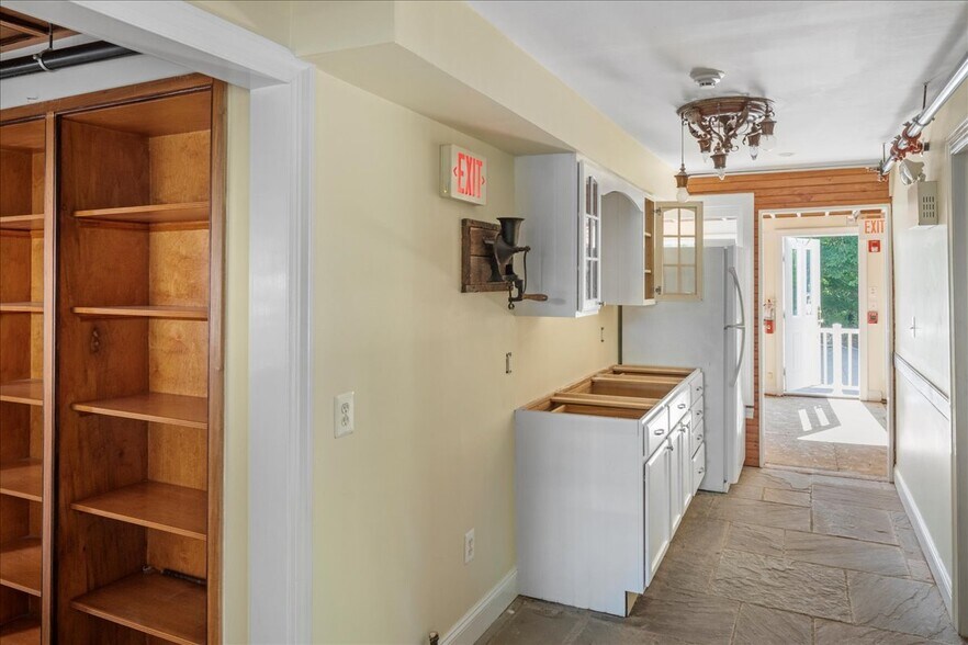 More Photos Of 159 N Sycamore St, Newtown Office For Lease