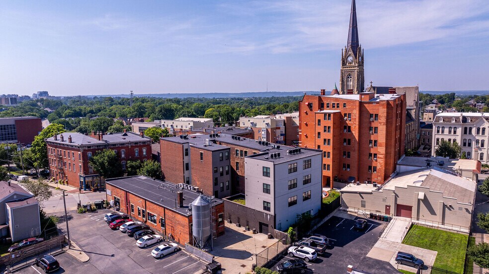 More Photos Of 2800 Woodburn Ave, Cincinnati Storefront For Lease