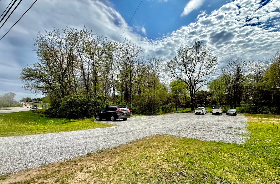 More Photos Of 1074 S Main St, Crossville Office For Sale