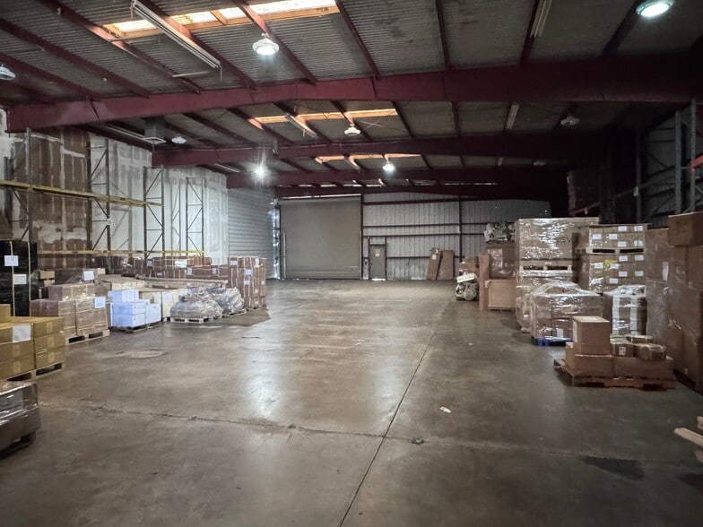 More Photos Of 1027-1049 Kikowaena Pl, Honolulu Warehouse For Lease