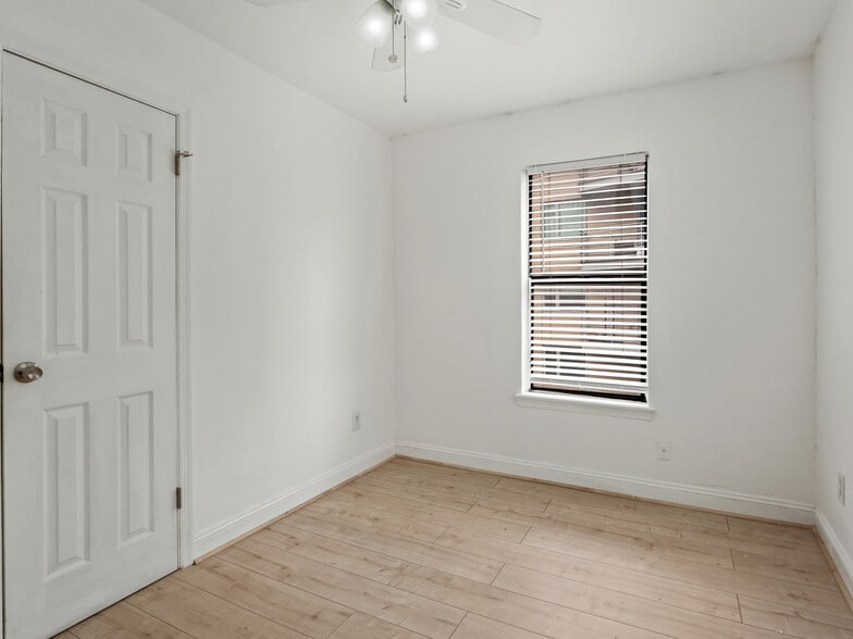 More Photos Of 1223 N St NW, Washington Apartments For Sale