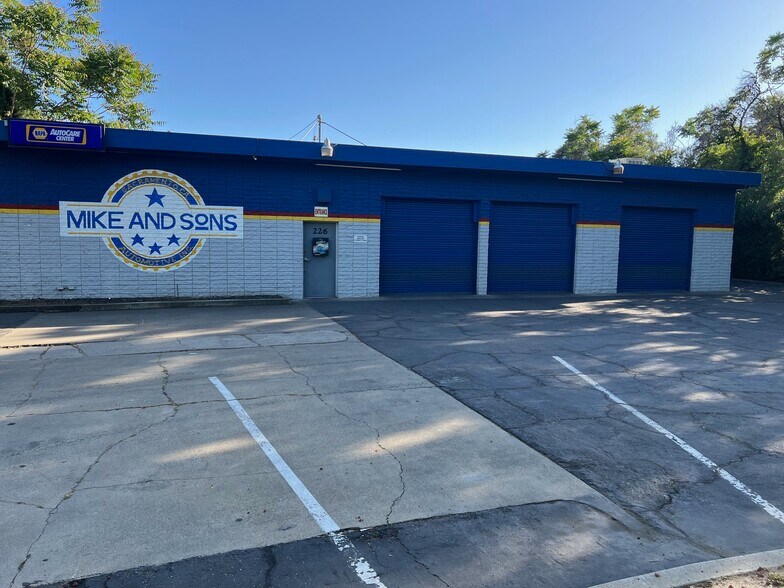 More Photos Of 226 Q St, Sacramento Auto Repair For Lease