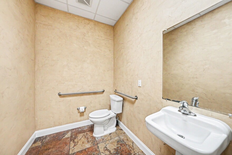 More Photos Of 2505 Seven Springs Blvd, New Port Richey Loft Creative Space For Lease