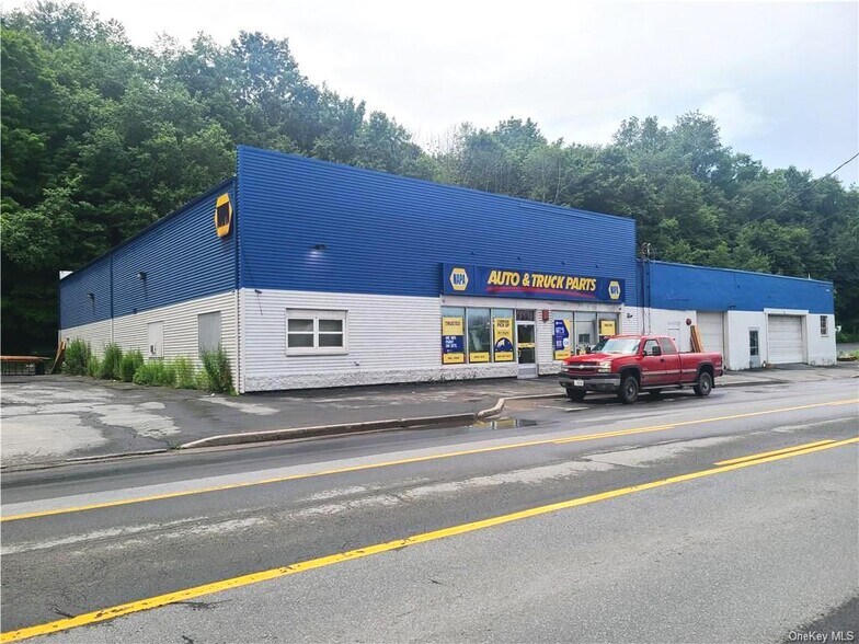 More Photos Of 144 Mill St, Liberty Auto Repair For Sale