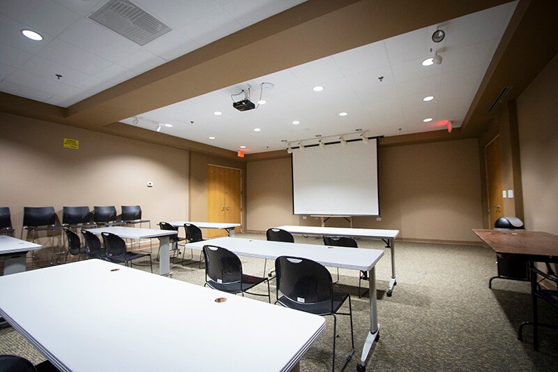 More Photos Of 1200 Internationale Pky, Woodridge Office For Lease