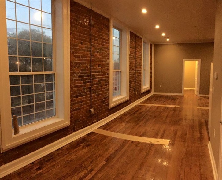 More Photos Of 200 W Main St, Marietta Storefront Retail Residential For Sale