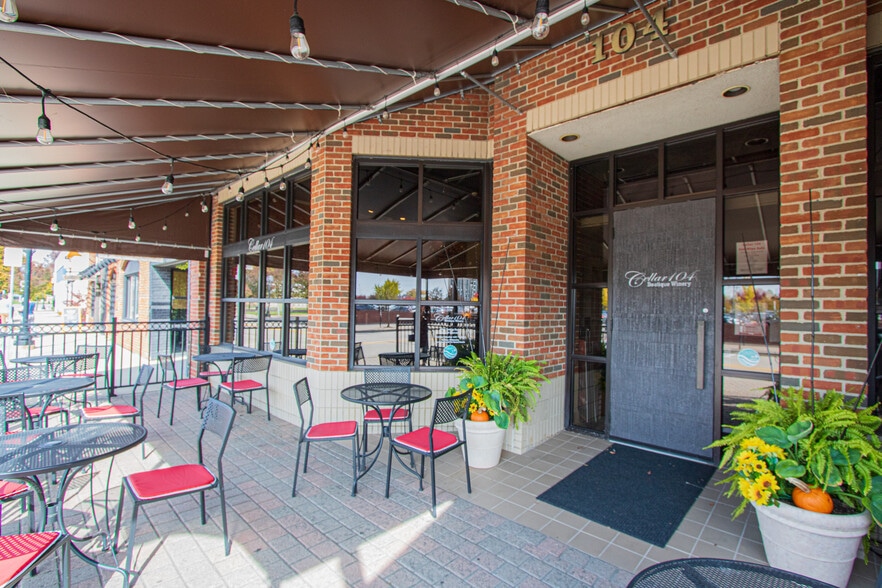 More Photos Of 104 Macomb Pl, Mount Clemens Restaurant For Sale