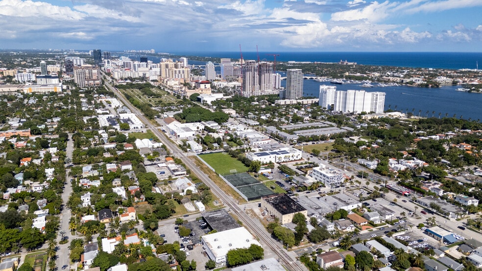 More Photos Of 426 Claremore Dr, West Palm Beach Service For Sale