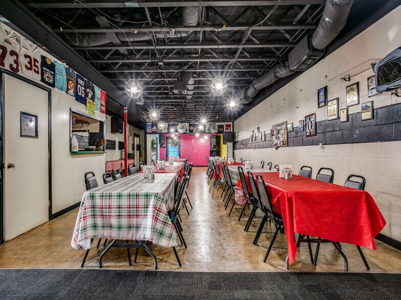 More Photos Of 226 E Fest St, San Antonio Restaurant For Sale