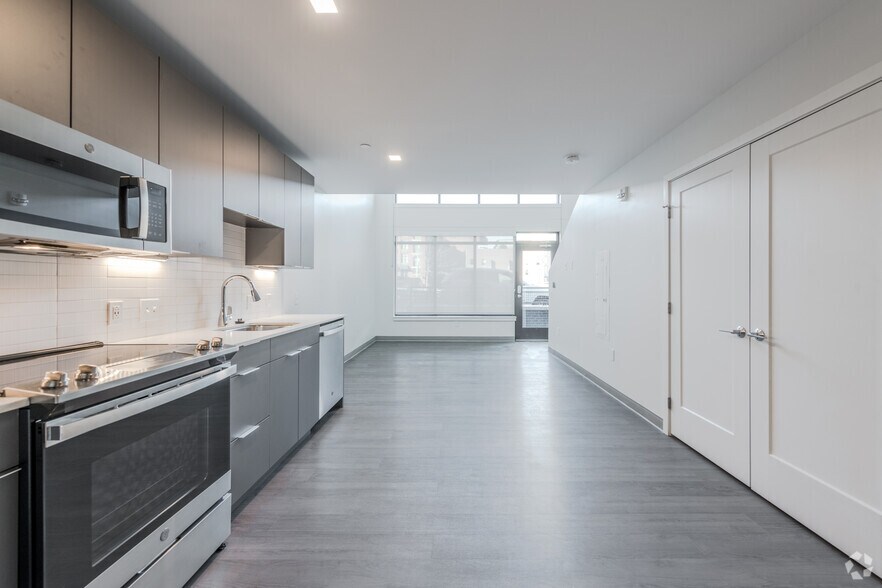 More Photos Of 125 Clifford St, Providence Apartments For Lease