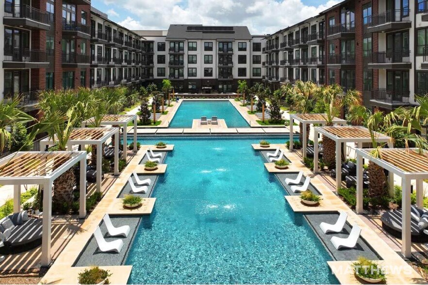 More Photos Of 150 W Main St, Richardson Apartments For Lease