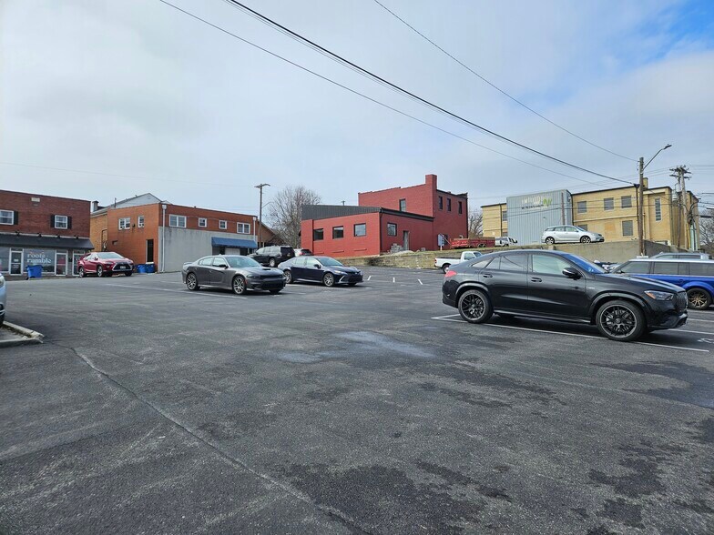 More Photos Of 113 W Public Sq, Glasgow Office For Sale