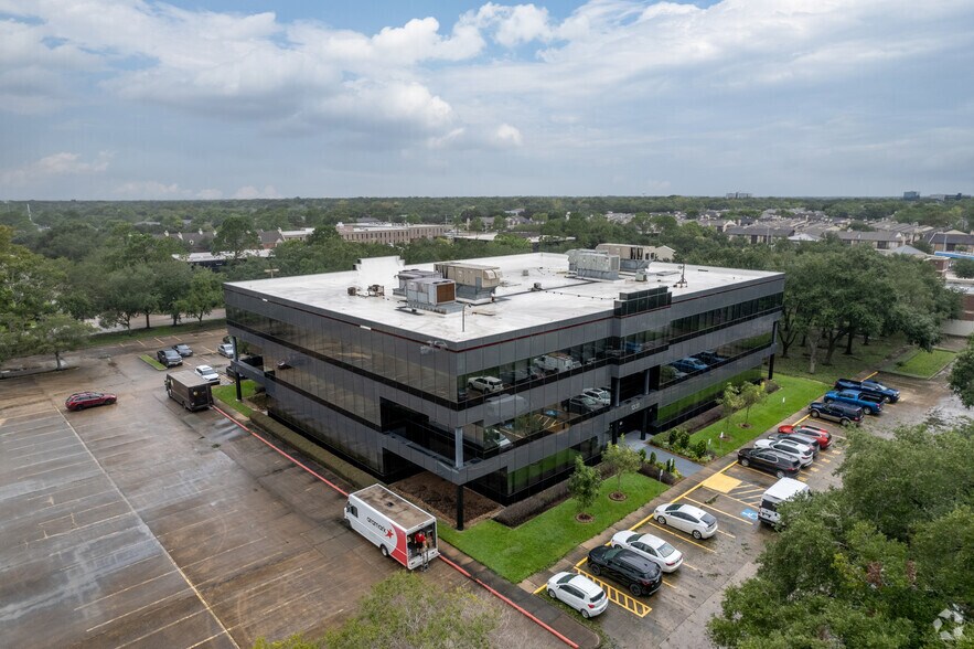 More Photos Of 1331 Gemini St, Houston Office For Lease