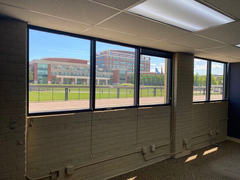 More Photos Of 3250 Franklin St, Detroit Office For Lease