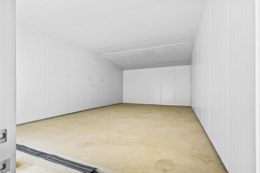 More Photos Of 22245 Mitchell Blvd, California City Warehouse For Lease