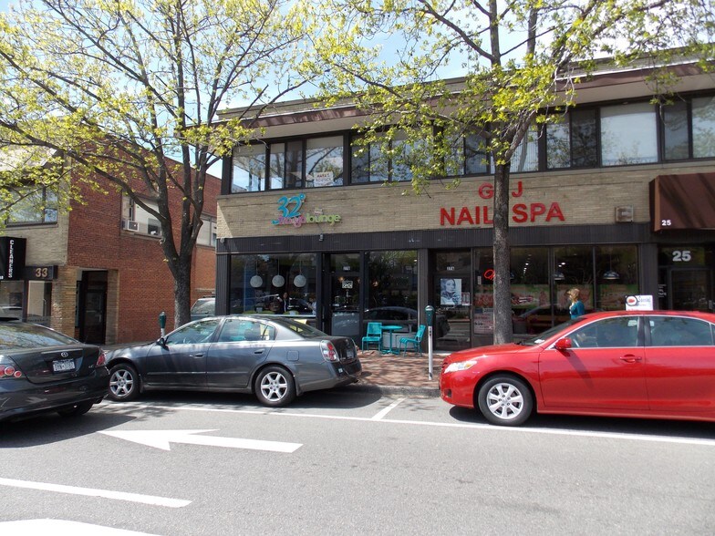 More Photos Of 25-27 Great Neck Rd, Great Neck Storefront Retail Office For Lease