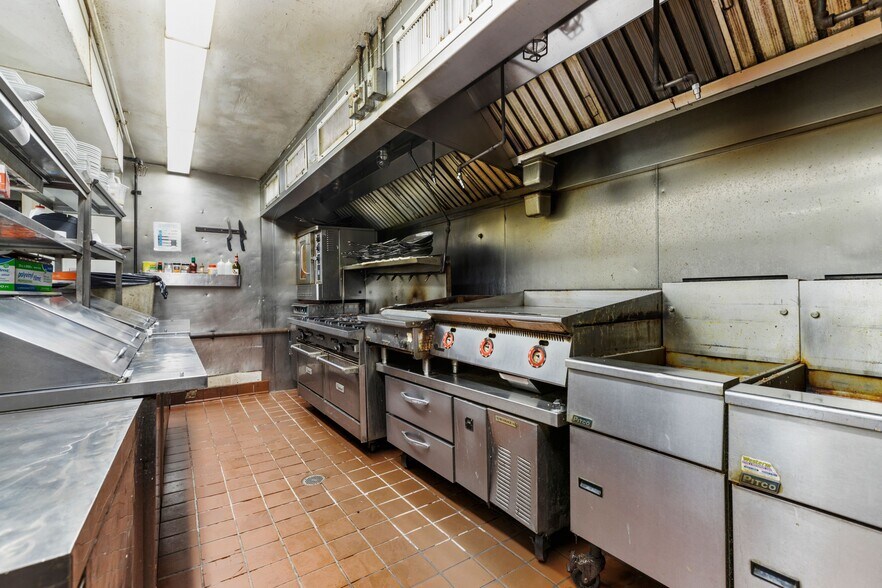 More Photos Of 278-282 Shrewsbury St, Worcester Storefront Retail Residential For Sale