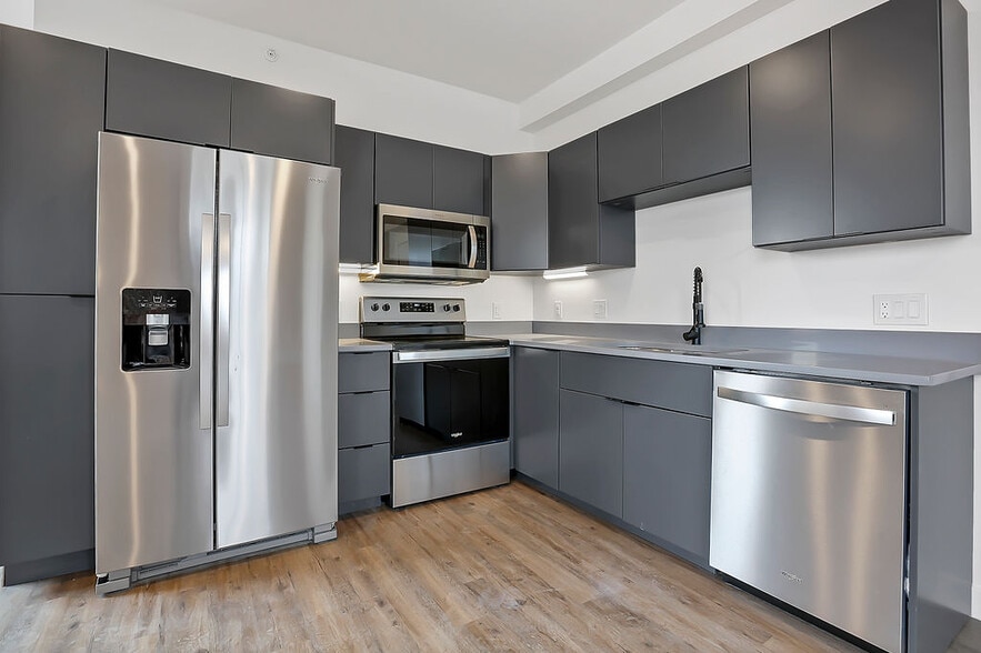 More Photos Of 595 E Broad St, Columbus Apartments For Sale