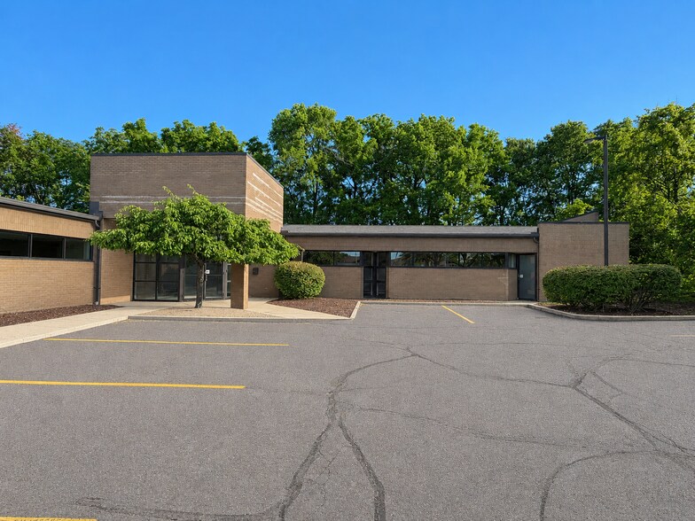More Photos Of 42 Woodcroft Trl, Dayton Unknown For Lease