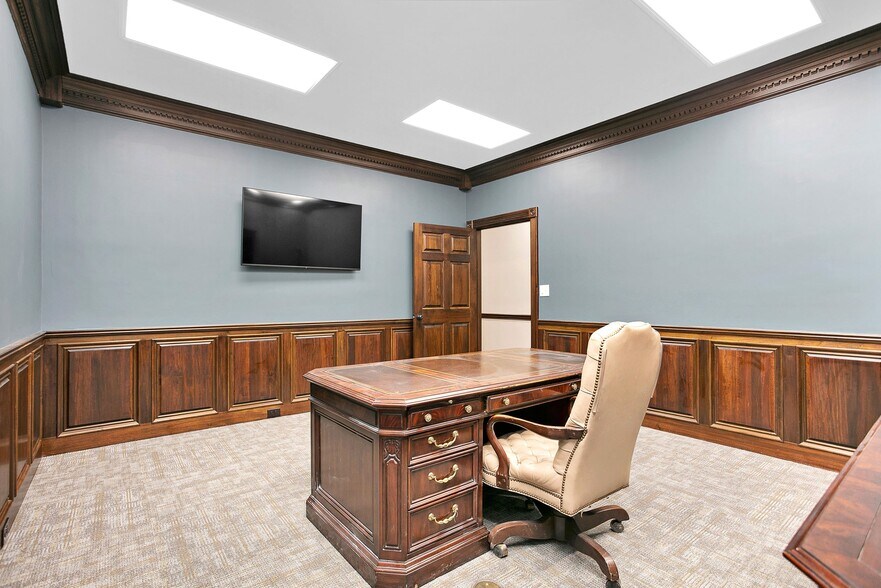 More Photos Of 103 W Main St, Lebanon Office Residential For Lease