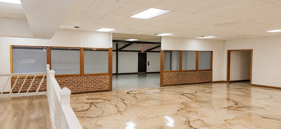 More Photos Of 302 W Colonial Trail Hwy, Blackstone Freestanding For Lease