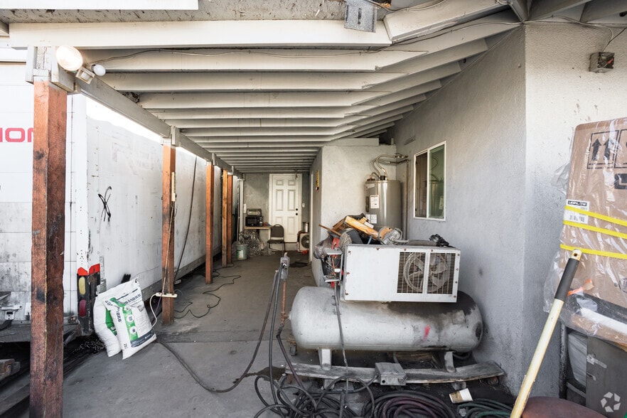 More Photos Of 2035 W 15th St, Long Beach Office For Sale