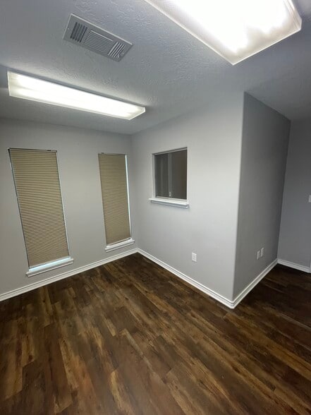 More Photos Of 913 N Washington Ave, Livingston Office For Sale