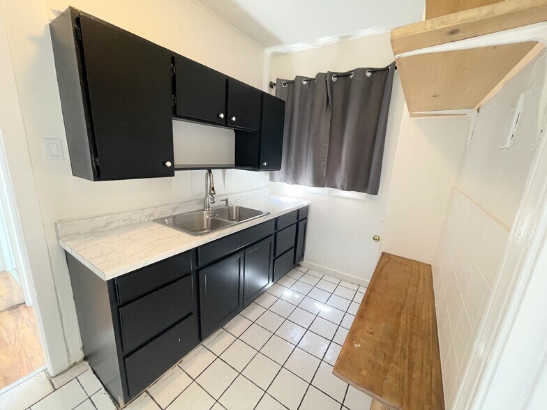 More Photos Of 901 N El Centro Ave, Los Angeles Apartments For Sale