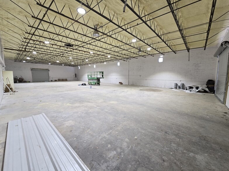 More Photos Of 5401 Sligh Ave, Tampa Industrial For Lease