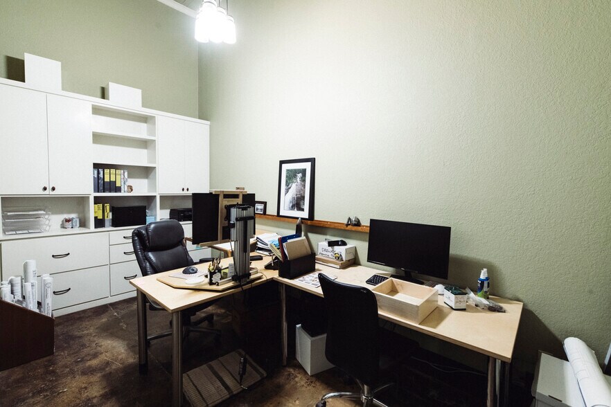 More Photos Of 75 Main St, Maxwell Warehouse For Lease