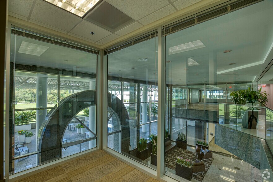 More Photos Of 600 N Westshore Blvd, Tampa Office For Lease
