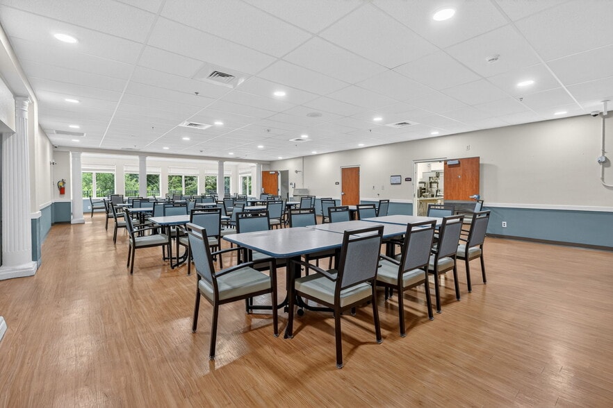 More Photos Of 106 Hospital Dr, Smithville Assisted Living For Sale