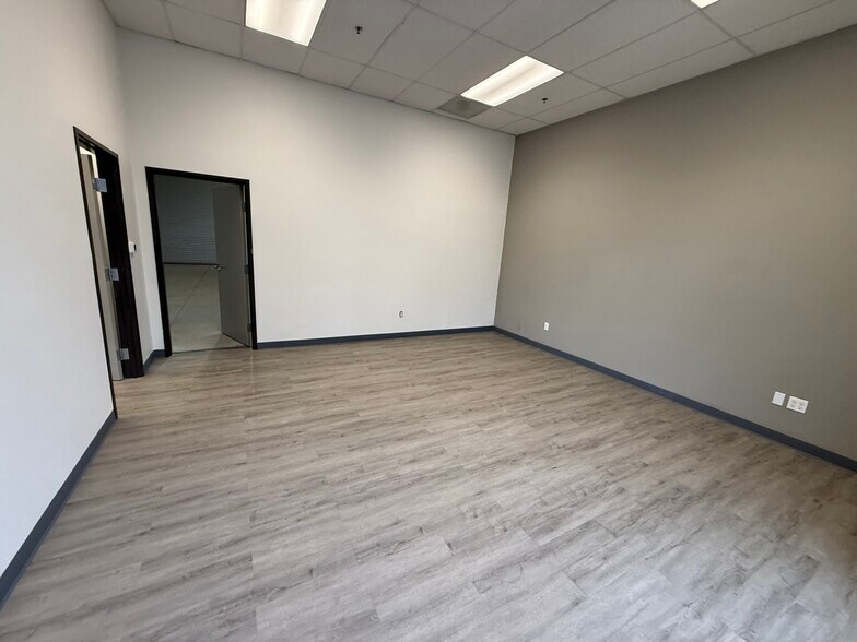 More Photos Of 470 W Larch Rd, Tracy Service For Sale