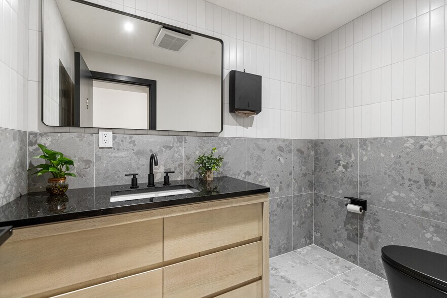 More Photos Of 1019 Broadway, Woodmere Coworking Space