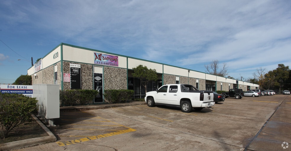 More Photos Of 4500 W 34th St, Houston Unknown For Lease