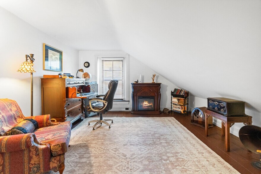 More Photos Of 23-25 Race St, Jim Thorpe Hospitality For Sale