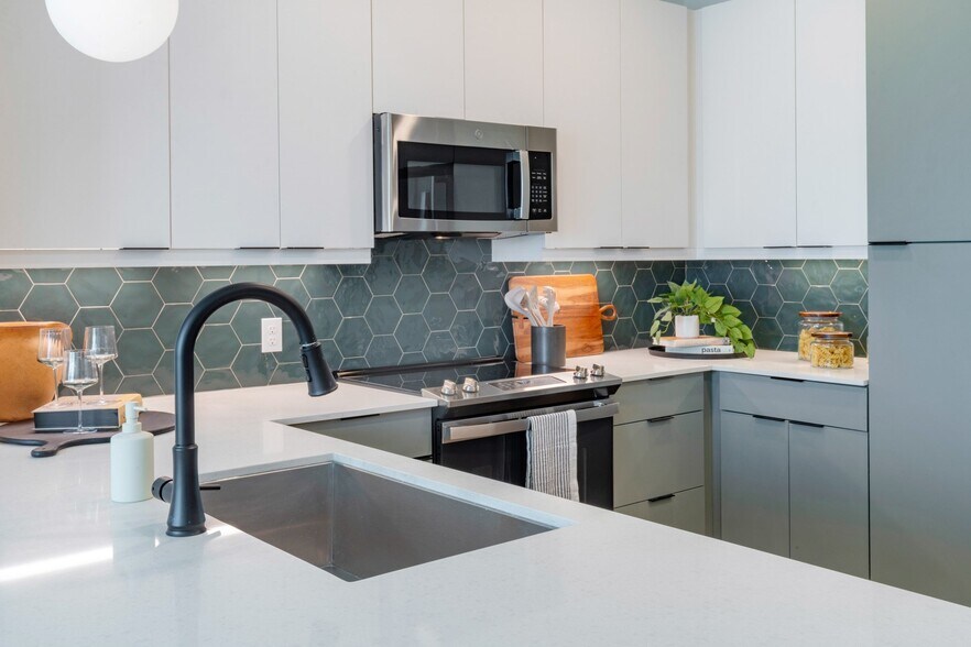 More Photos Of 1647 E Colonial Dr, Orlando Apartments For Sale