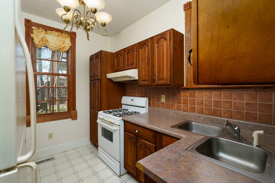 More Photos Of 261 Lebanon Ave, Belleville Apartments For Sale