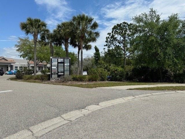 More Photos Of 7361 International Pl, Sarasota Showroom For Lease