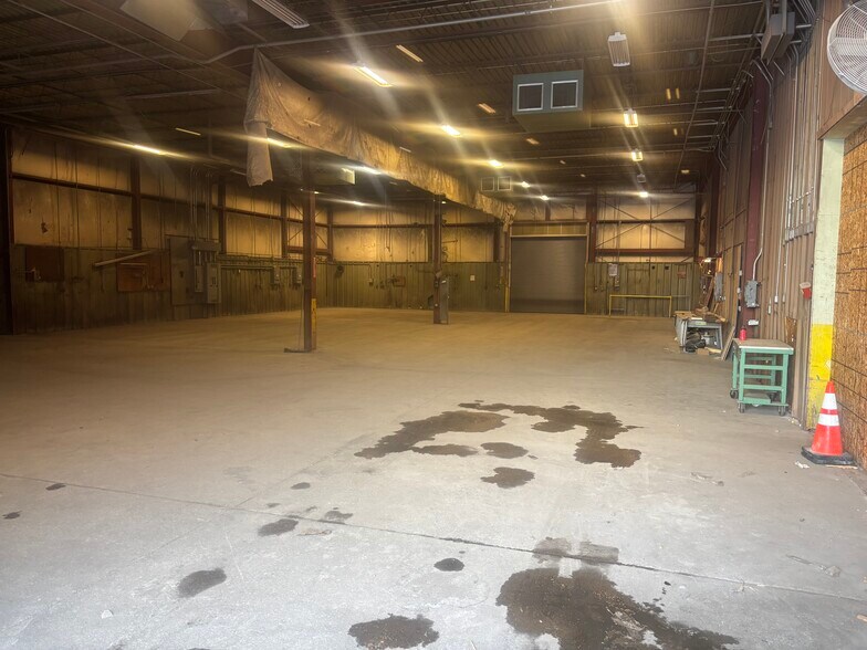 More Photos Of 126 Spruce St, Rutland Warehouse For Lease