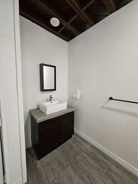 More Photos Of 5939-5941 Clara St, Bell Gardens Manufacturing For Sale