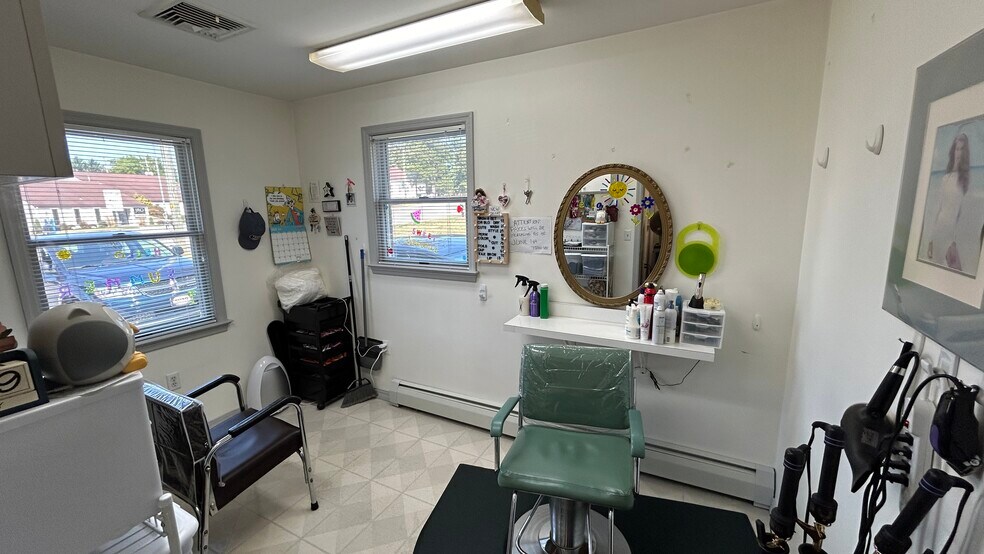 More Photos Of 825 Edgewood Rd, York General Retail For Sale