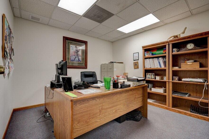 More Photos Of 17585 S Paxton Ave, Lansing Light Distribution For Sale