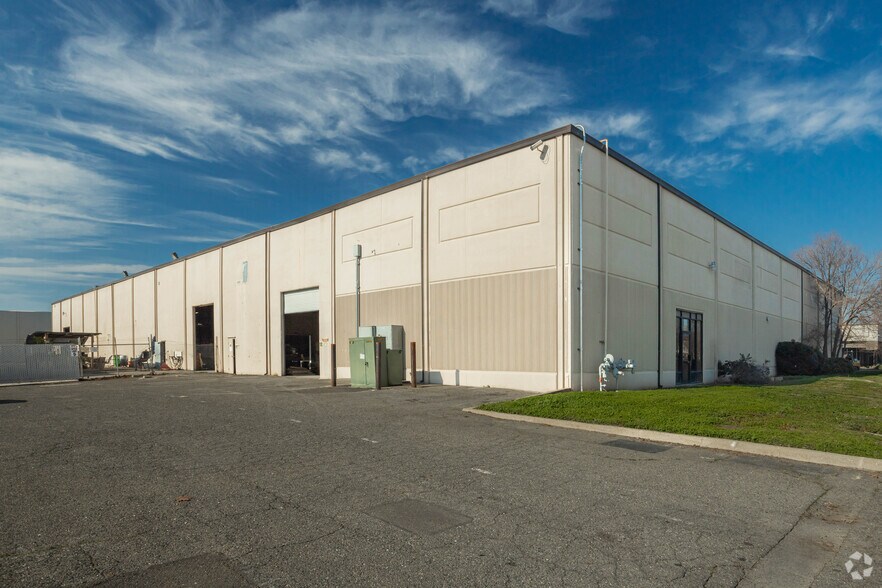 More Photos Of 5800 Alder Ave, Sacramento Warehouse For Lease