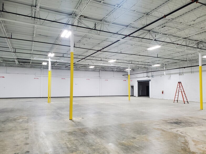More Photos Of 5700 Highlands Pky SE, Smyrna Light Distribution For Lease