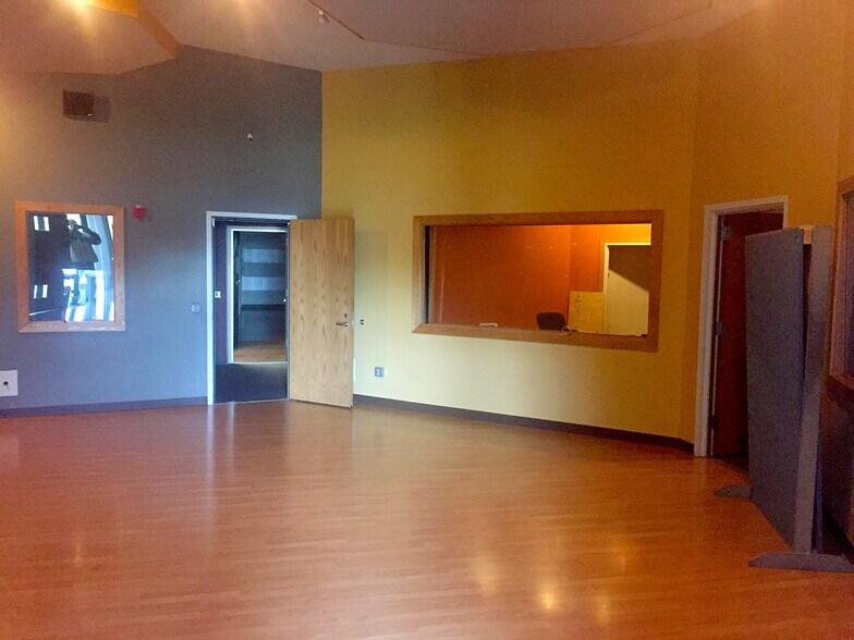 More Photos Of 2702 Agriculture Dr, Madison Office For Lease