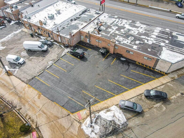 More Photos Of 8057 N Milwaukee Ave, Niles General Retail For Sale
