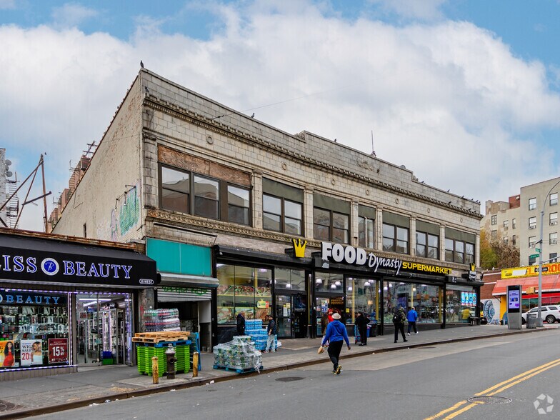 More Photos Of 40-2038 W Burnside Ave, Bronx Storefront Retail Office For Lease