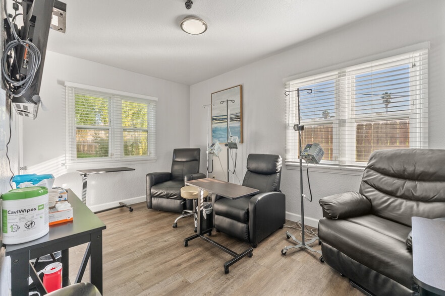 More Photos Of 76 Alabama St, Redlands Office For Lease