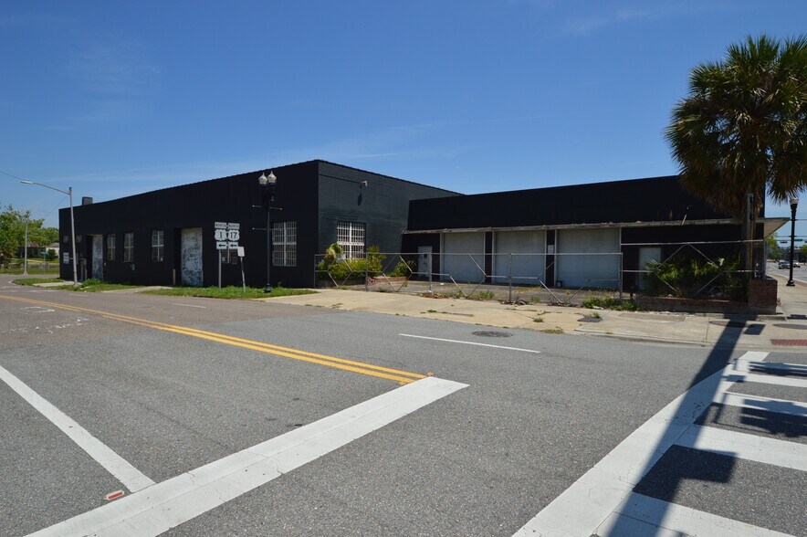 More Photos Of 925 N Ocean St, Jacksonville Manufacturing For Lease